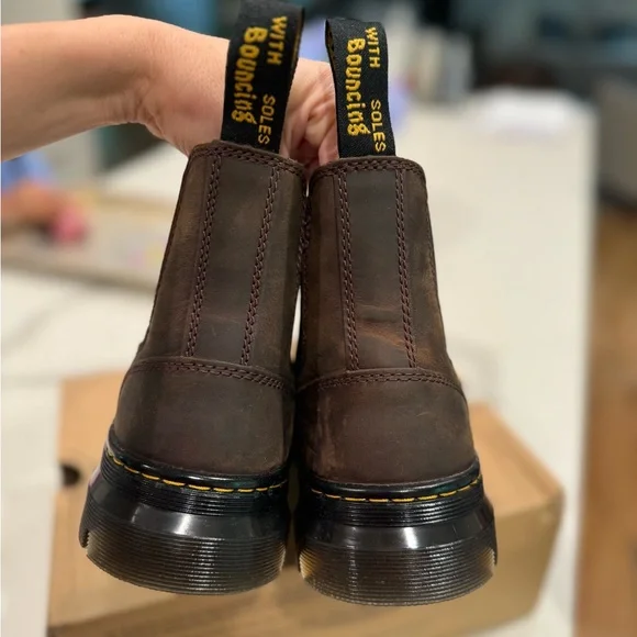 Dr Marten Embury - Picture 5 of 8